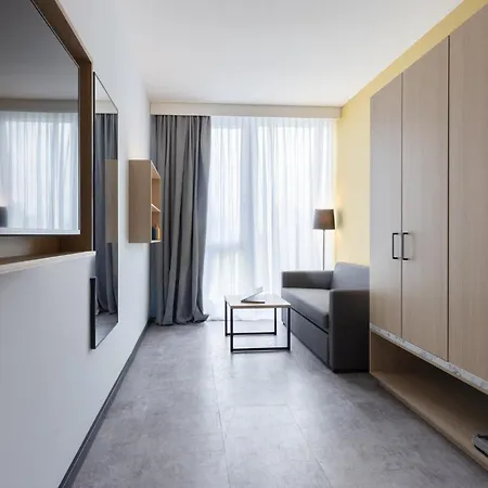 Candlewood Berlin Airport By Ihg 3*